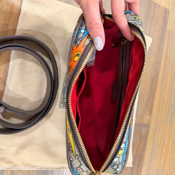 Gucci x Disney Donald Duck GG Supreme Belt Bag - Picture 4 of 5